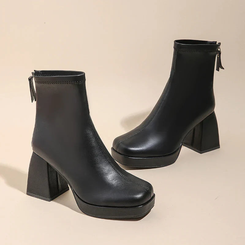 Mills מגפוני דמוי עור עם עקב