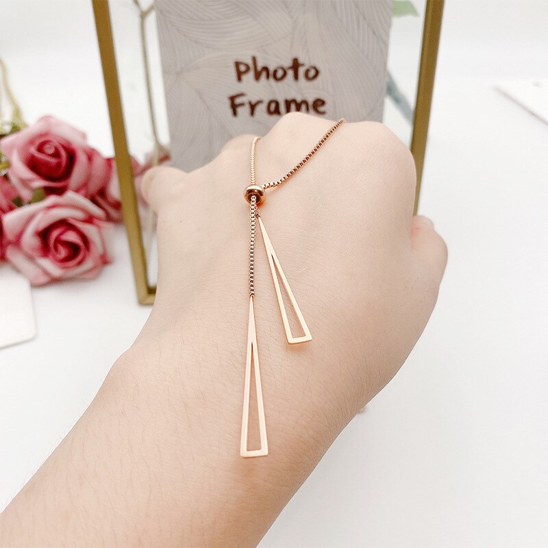 Lara שרשרת משולשים