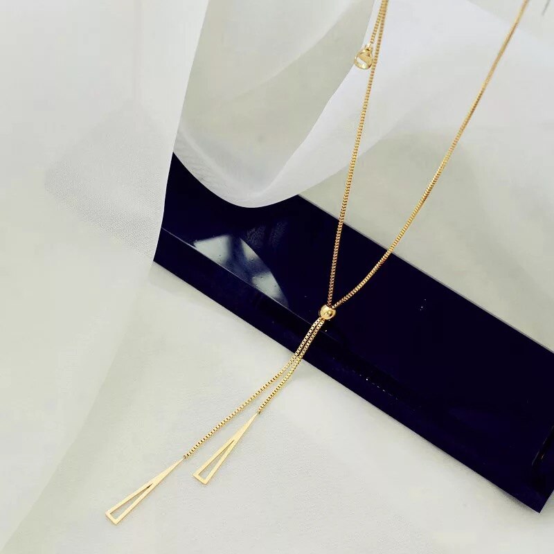 Lara שרשרת משולשים